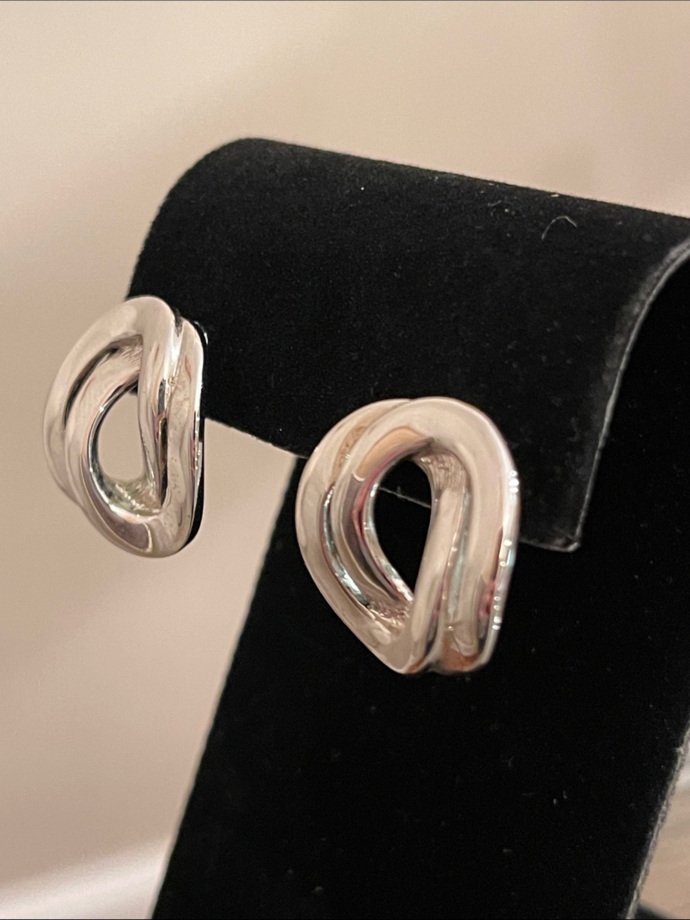 Vintage Monet Double Link Curb Chain Post Silver-tone Earrings - Picture 8 of 15